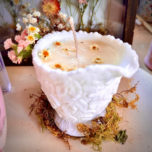 Botanical Milk Glass Candle – Hand-Poured Soy Candle with Dried Flowers, Vintage Cottagecore Decor